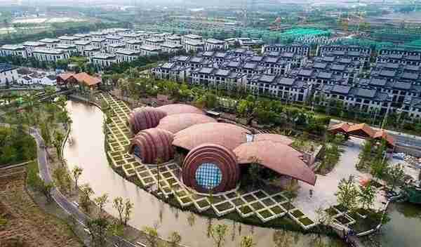 2022中国最丑十大建筑，上海占了两个