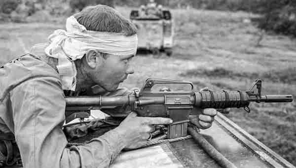 在越战期间，美军特种兵十大单兵武器
