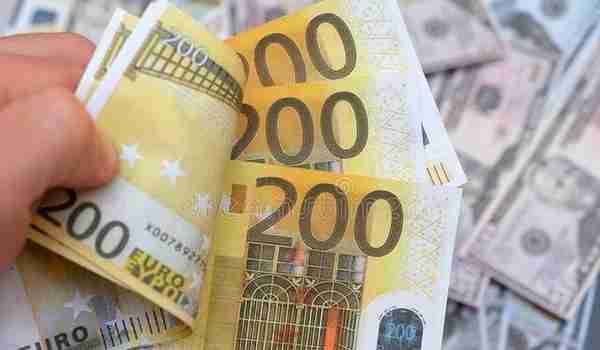 洗牌！全球货币支付对比:美元升至41.1%，欧元36.43%，人民币呢？