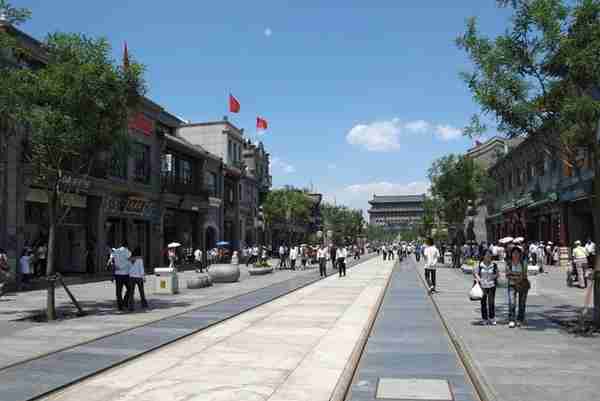 北京前门大街是如何变得人越来越少的？