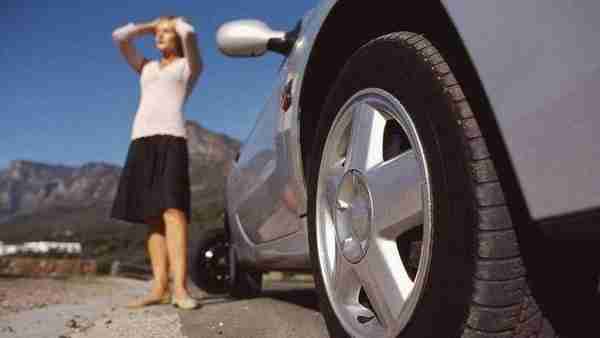 汽车胎压低于多少不能行驶，很多人都理解错了，其实是这样的！