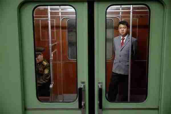 走进朝鲜—平壤地铁