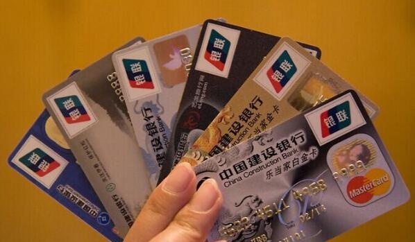 申请信用卡时 工资卡所在行更容易下卡吗？