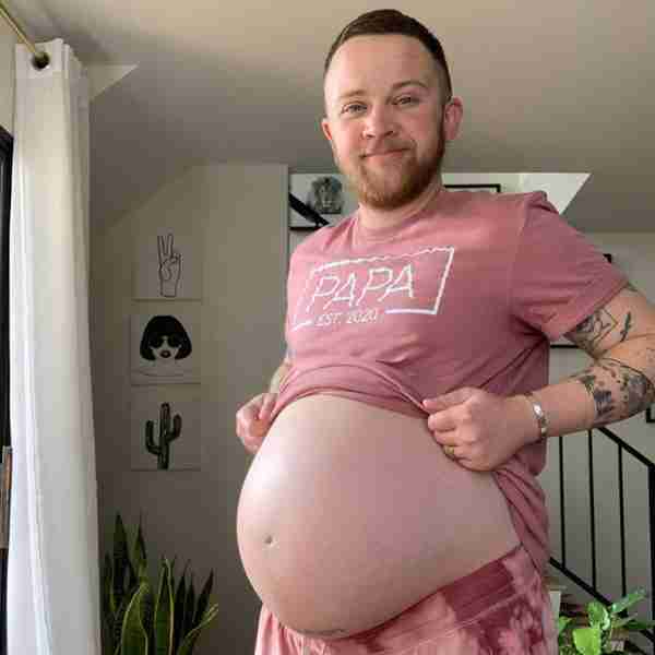 美国37岁男子自然怀孕，成功产下一名男婴，“他”究竟是男是女？