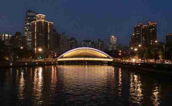 苏州河的夜不一样了！灯光点亮42公里岸线、28座桥梁、300余幢建筑，一篇带你游览苏河夜景