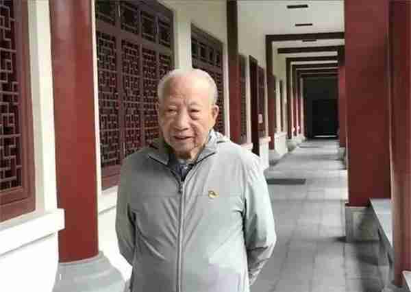 浙江穷小子逆袭成富豪，73岁时，花300亿建新圆明园，被马云称赞