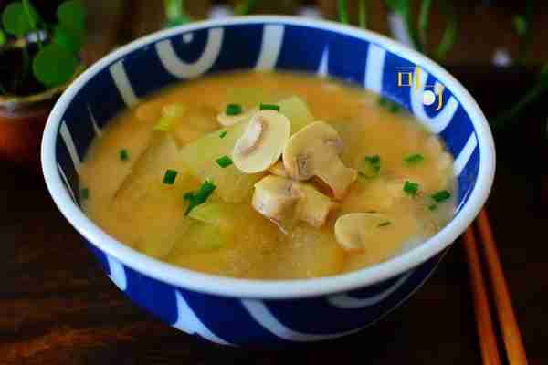 最普通的食材也能做出一道好汤，补水润燥，秋季喝它正当时
