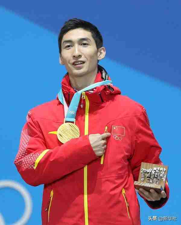 中国选手拿过的冬奥⾦牌，都长啥样？