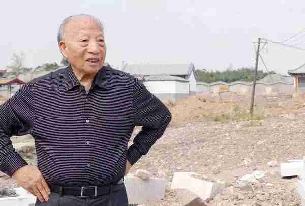 浙江穷小子逆袭成富豪，73岁时，花300亿建新圆明园，被马云称赞