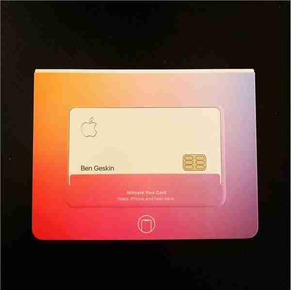 苹果 Apple Card 实体信用卡首曝光：钛合金材质打造