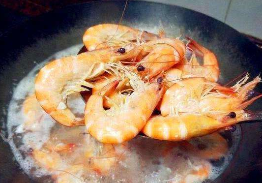 清水煮“虾”时，不管是活虾还是冻虾，这一步不能少，不然腥味重