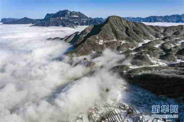 湖北五峰：高山雪场风景如画