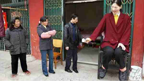 中国第一“女巨人”，一顿吃2斤米饭，穿60码的鞋，遗体封存完整