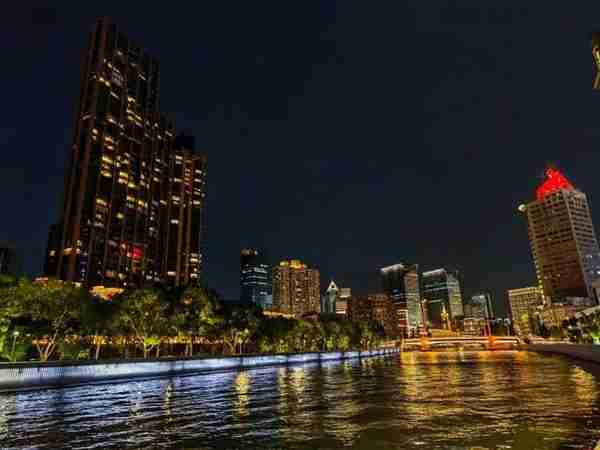 苏州河的夜不一样了！灯光点亮42公里岸线、28座桥梁、300余幢建筑，一篇带你游览苏河夜景