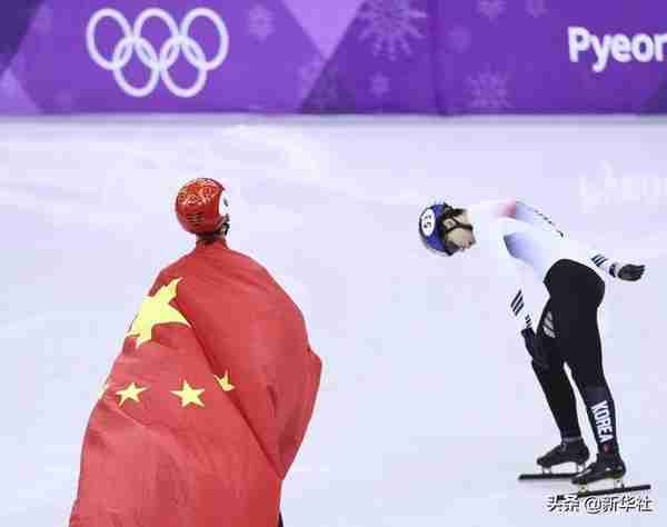 中国选手拿过的冬奥⾦牌，都长啥样？