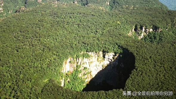 全球"最大"天坑，纵深高度达666米，堪称大自然鬼斧神工的杰作