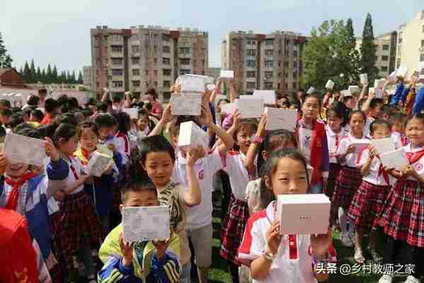 北京上学路上公益促进中心携手工行信阳分行，为孩子送上故事盒子