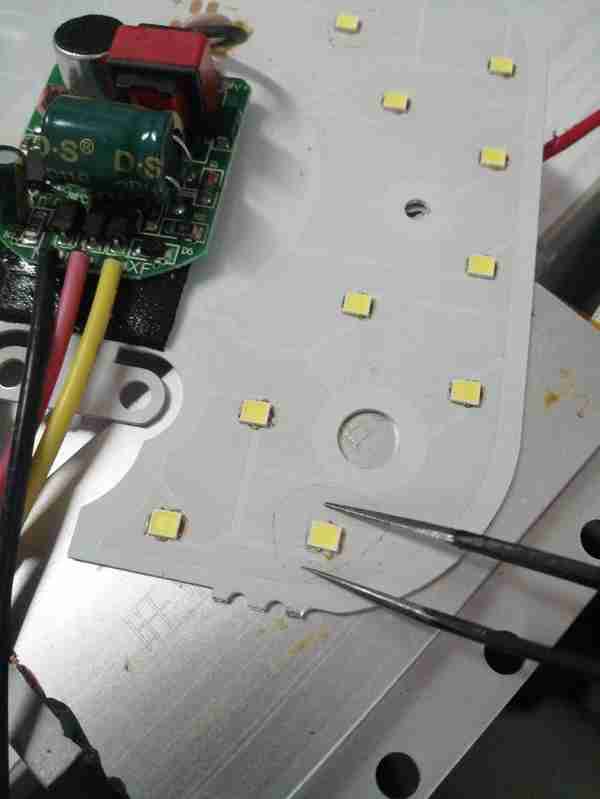 如何自己维修LED灯
