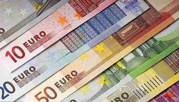 1欧元=1美元！20年来首次！美元还能强势多久？人民币怎么变？