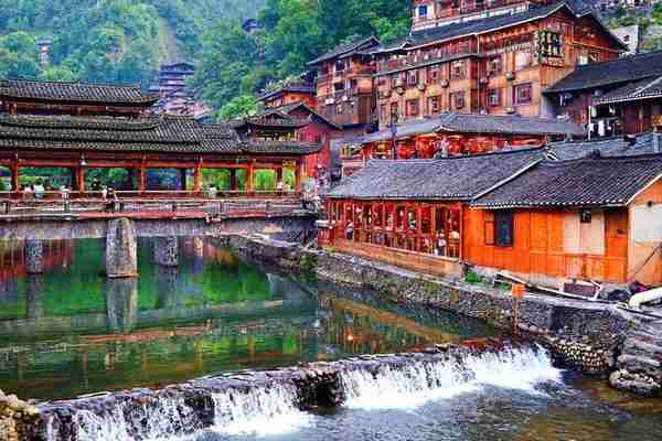 来贵州旅游，西江千户苗寨真的值得去吗？